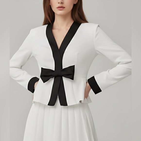 Peplum Waist Pleated Hem Dress - Picture 2 of 5